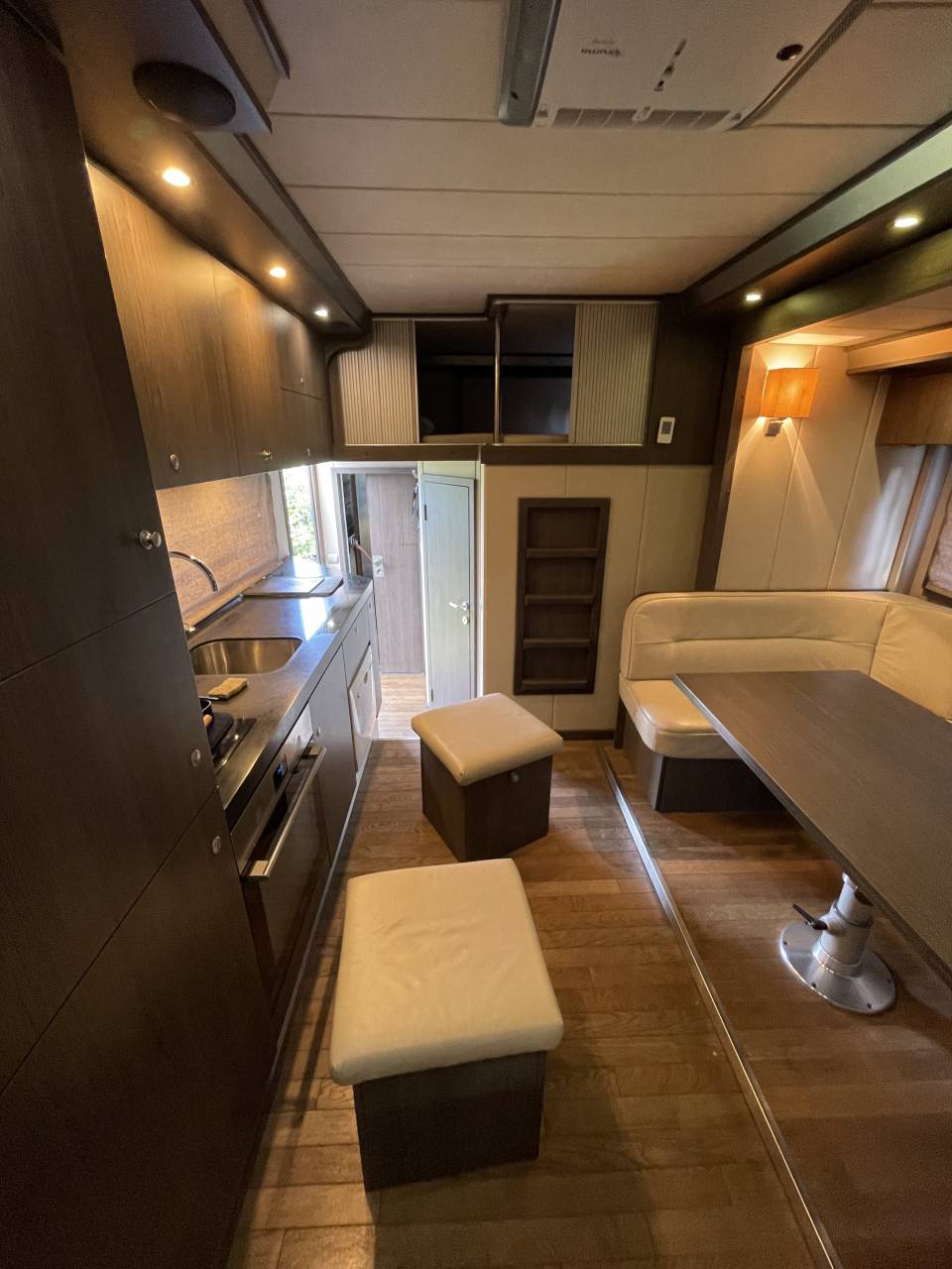 Cami&oacute;n para caballos Scania P380 2009 De segunda mano