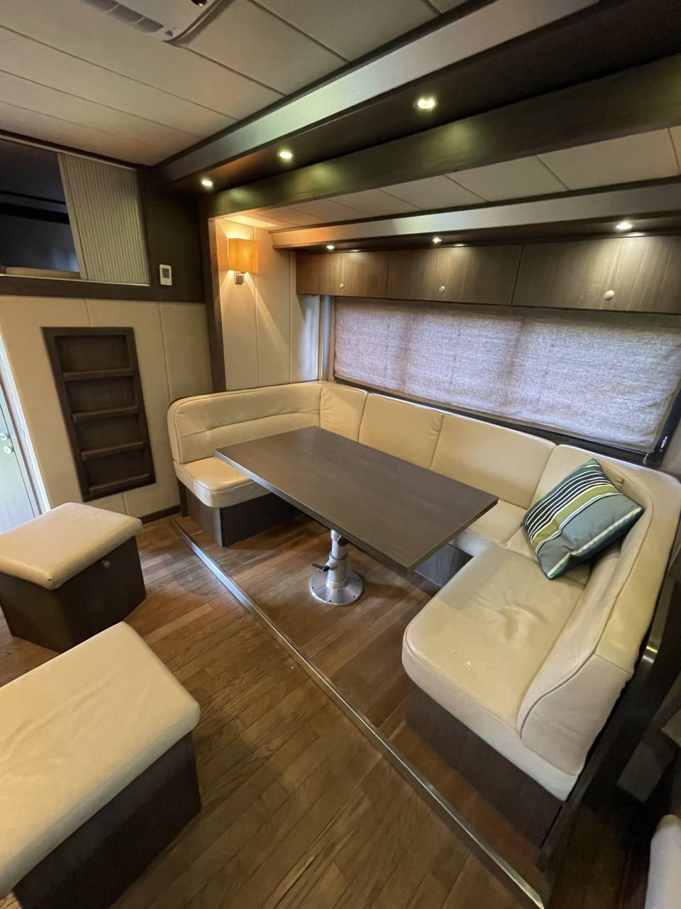 Cami&oacute;n para caballos Scania P380 2009 De segunda mano