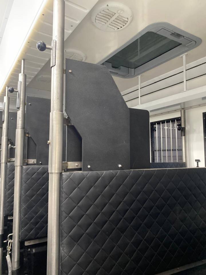 Cami&oacute;n para caballos Volvo fm 2012 De segunda mano