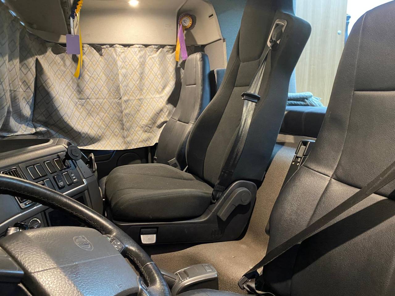 Cami&oacute;n para caballos Volvo fm 2012 De segunda mano