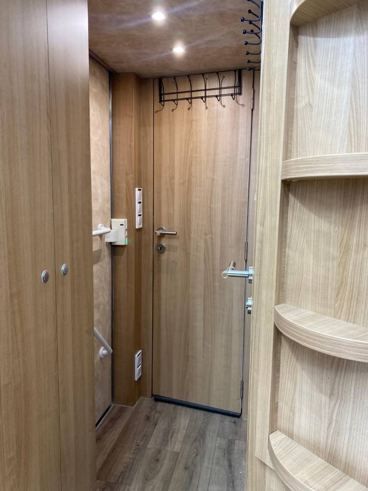 Cami&oacute;n para caballos Volvo fm 2012 De segunda mano