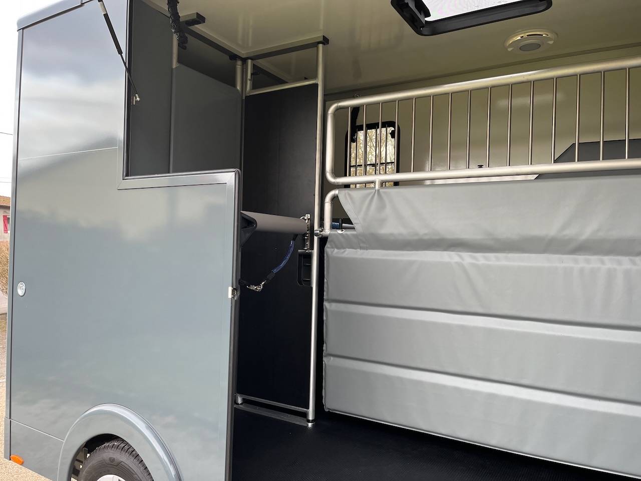 Furgoneta para caballos Renault RENAULT 0 Nuevo