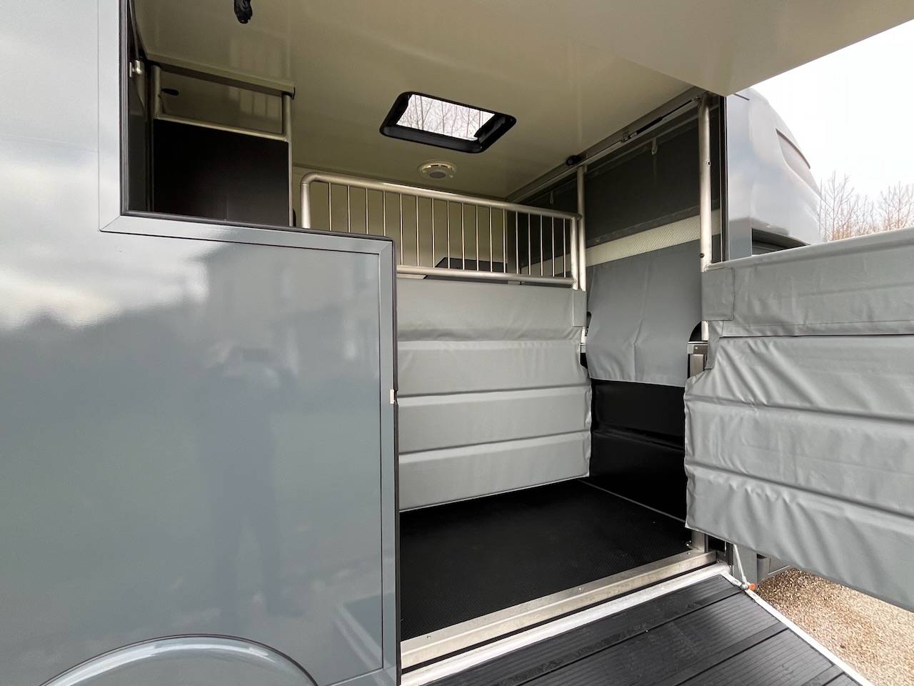 Furgoneta para caballos Renault RENAULT 0 Nuevo