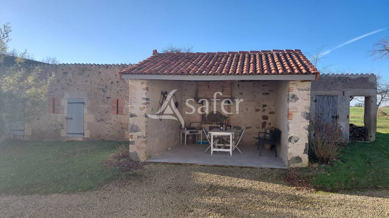 Explotaci&oacute;n agr&iacute;cola En venta Vienne