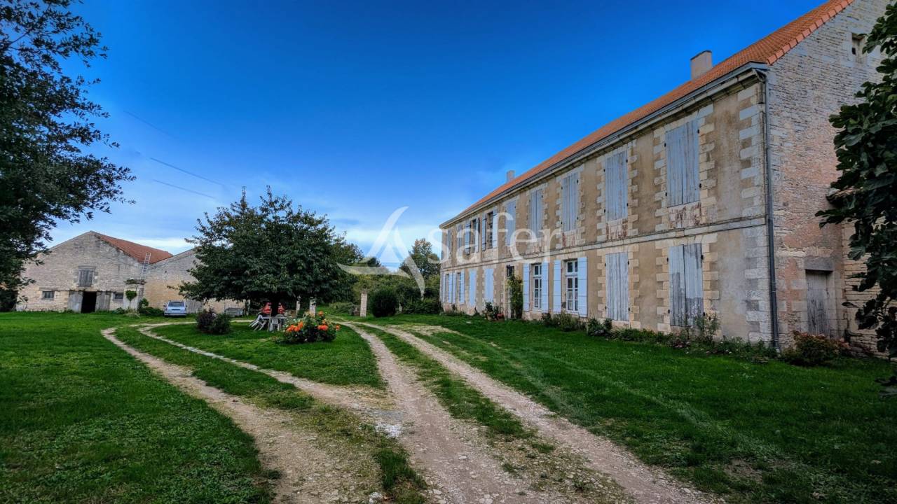 Propiedad rural En venta Deux-S&egrave;vres