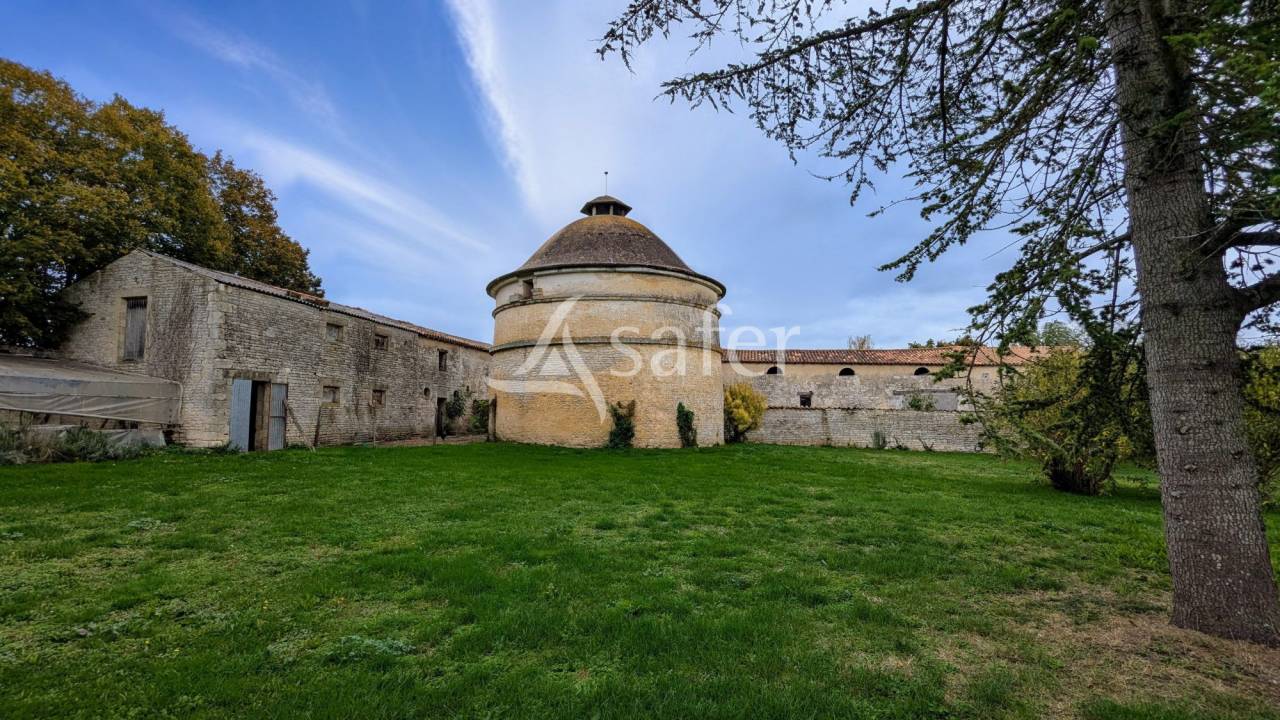 Propiedad rural En venta Deux-S&egrave;vres