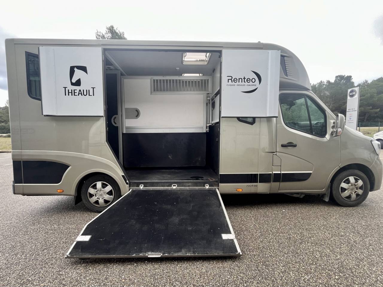 Furgoneta para caballos Theault  2021 De segunda mano