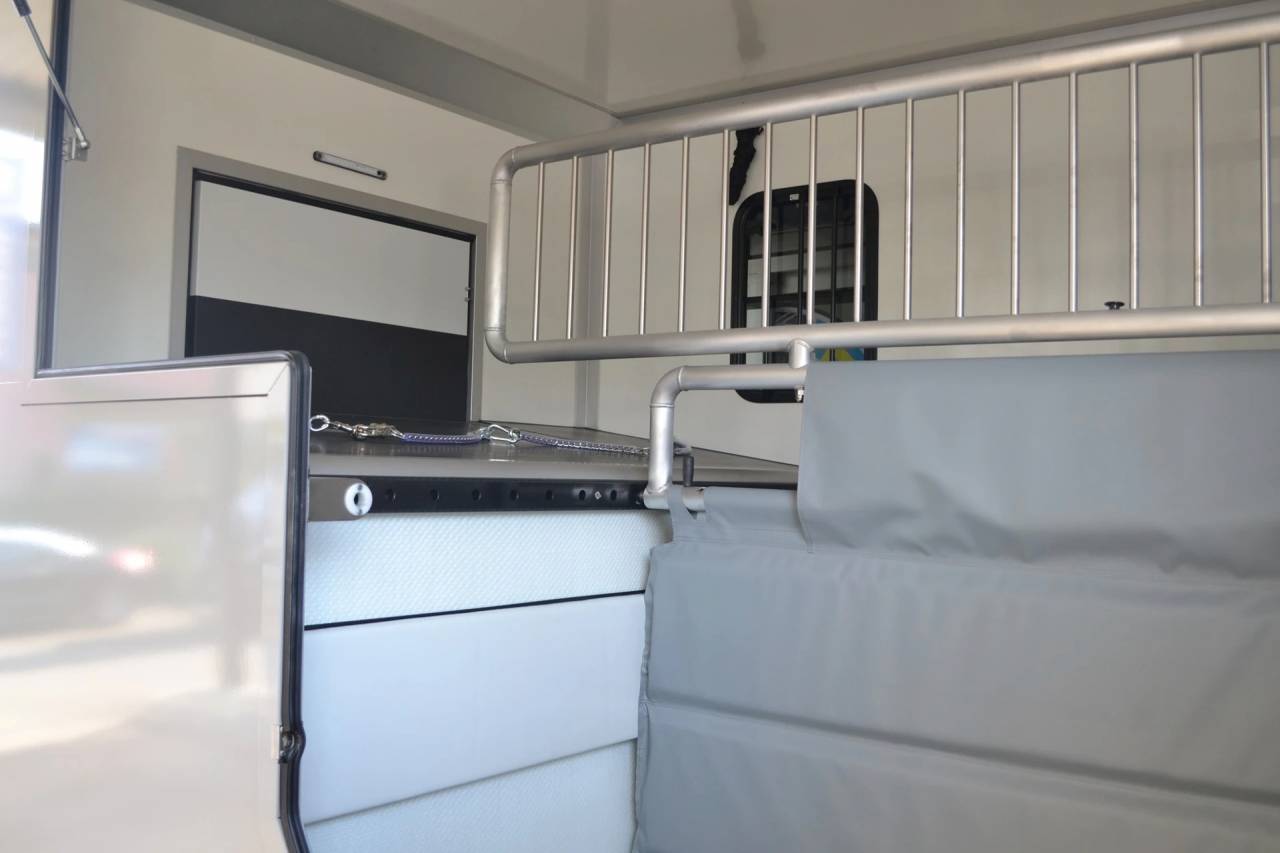 Furgoneta para caballos Otra marca PEUGEOT 0 Nuevo