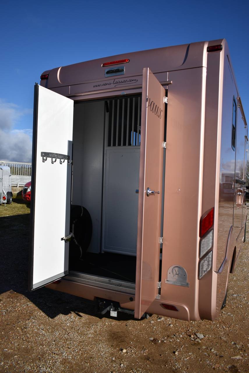 Furgoneta para caballos Laissac Utilitaires Master 2021 De segunda mano