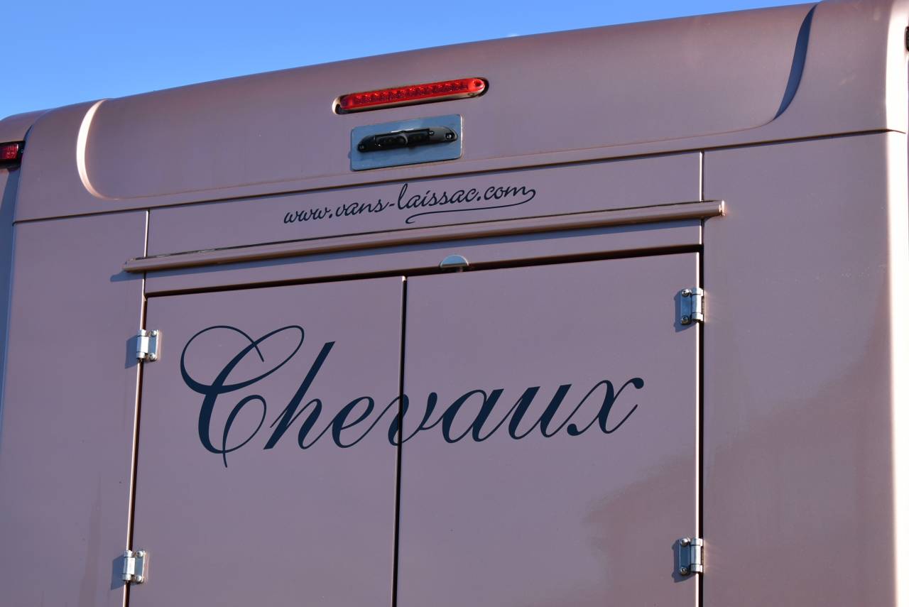 Furgoneta para caballos Laissac Utilitaires Master 2021 De segunda mano