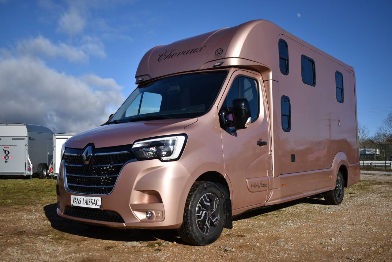 Furgoneta para caballos Laissac Utilitaires Master 2021 De segunda mano