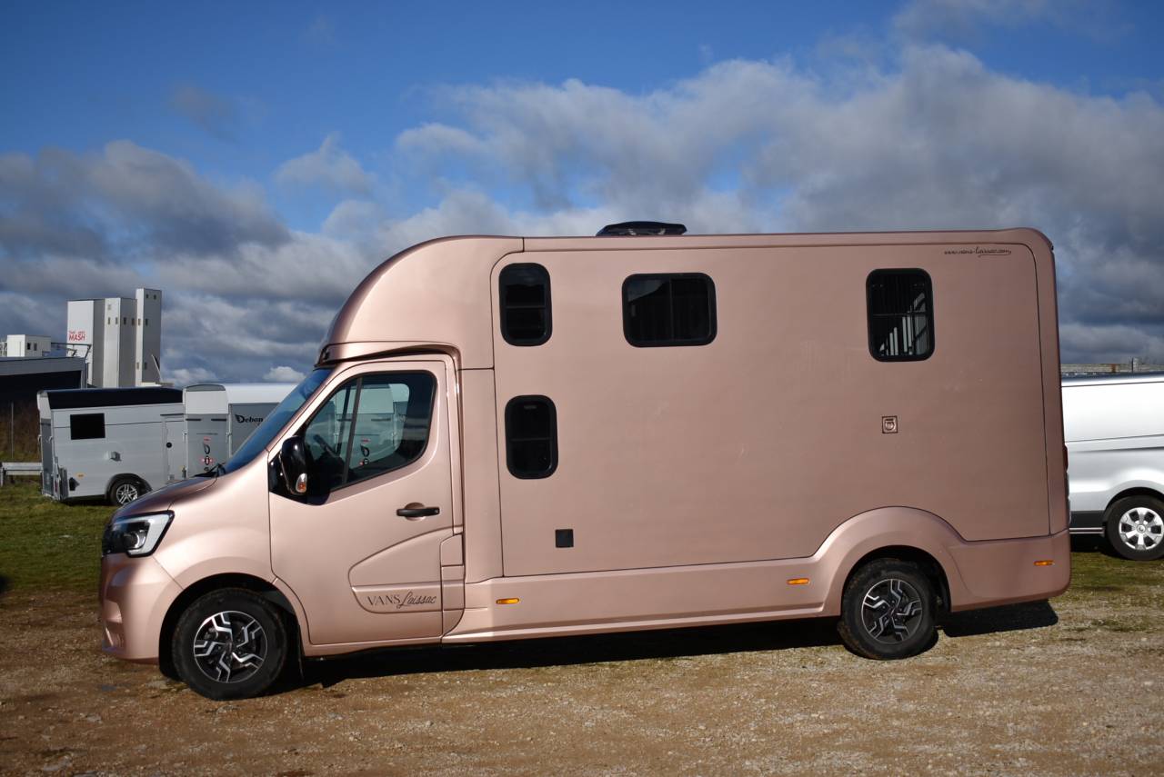 Furgoneta para caballos Laissac Utilitaires Master 2021 De segunda mano