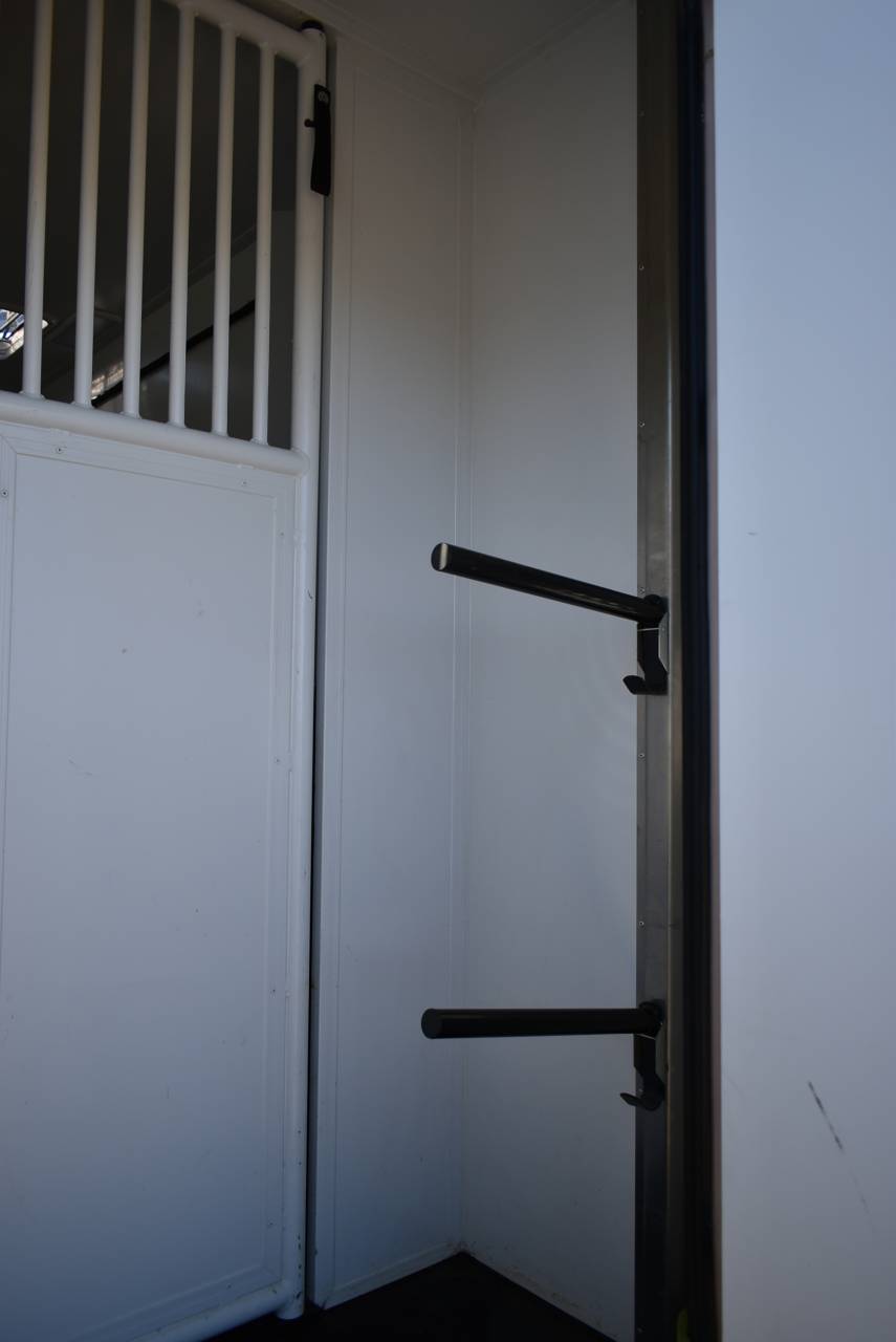 Furgoneta para caballos Laissac Utilitaires Master 2021 De segunda mano