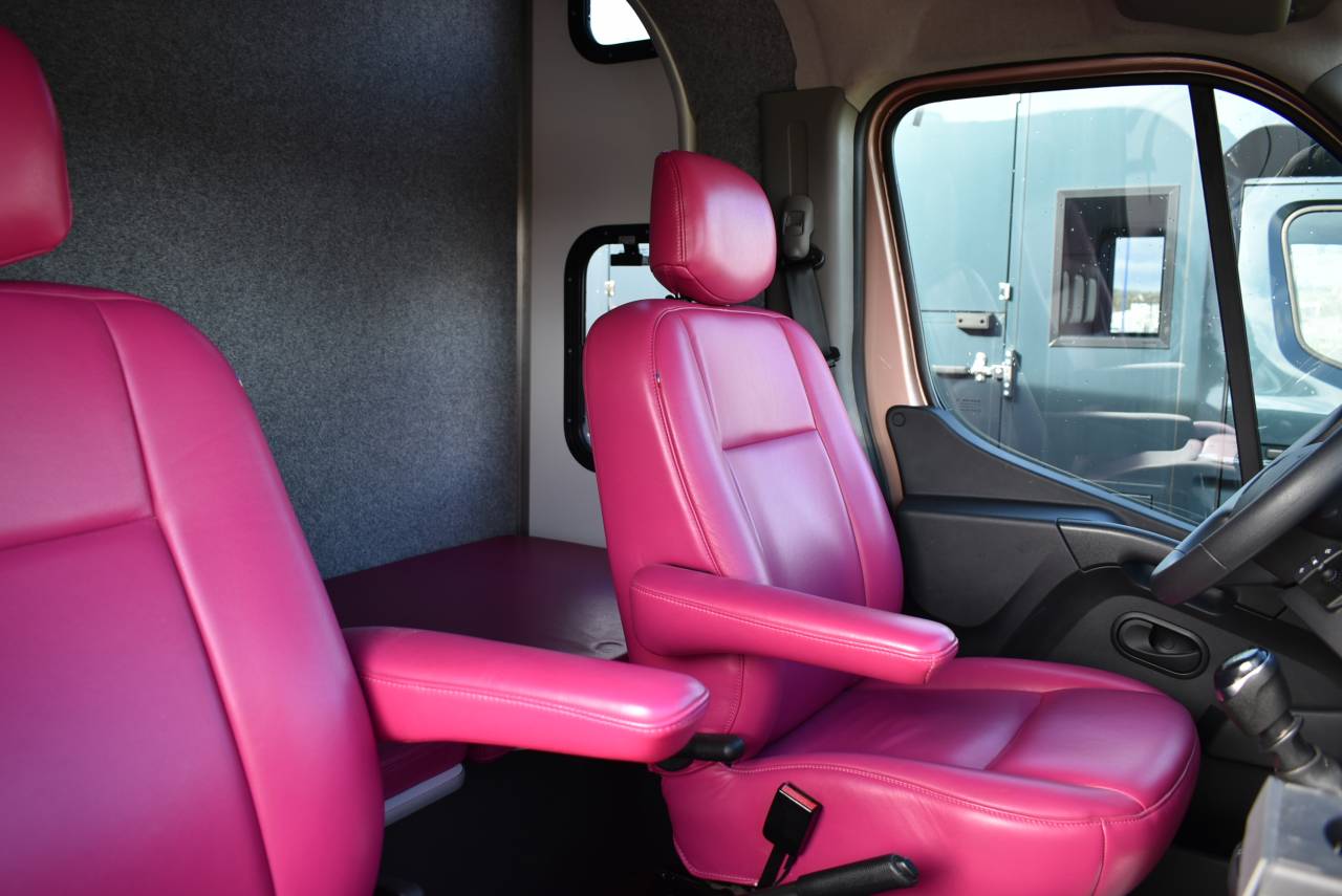 Furgoneta para caballos Laissac Utilitaires Master 2021 De segunda mano