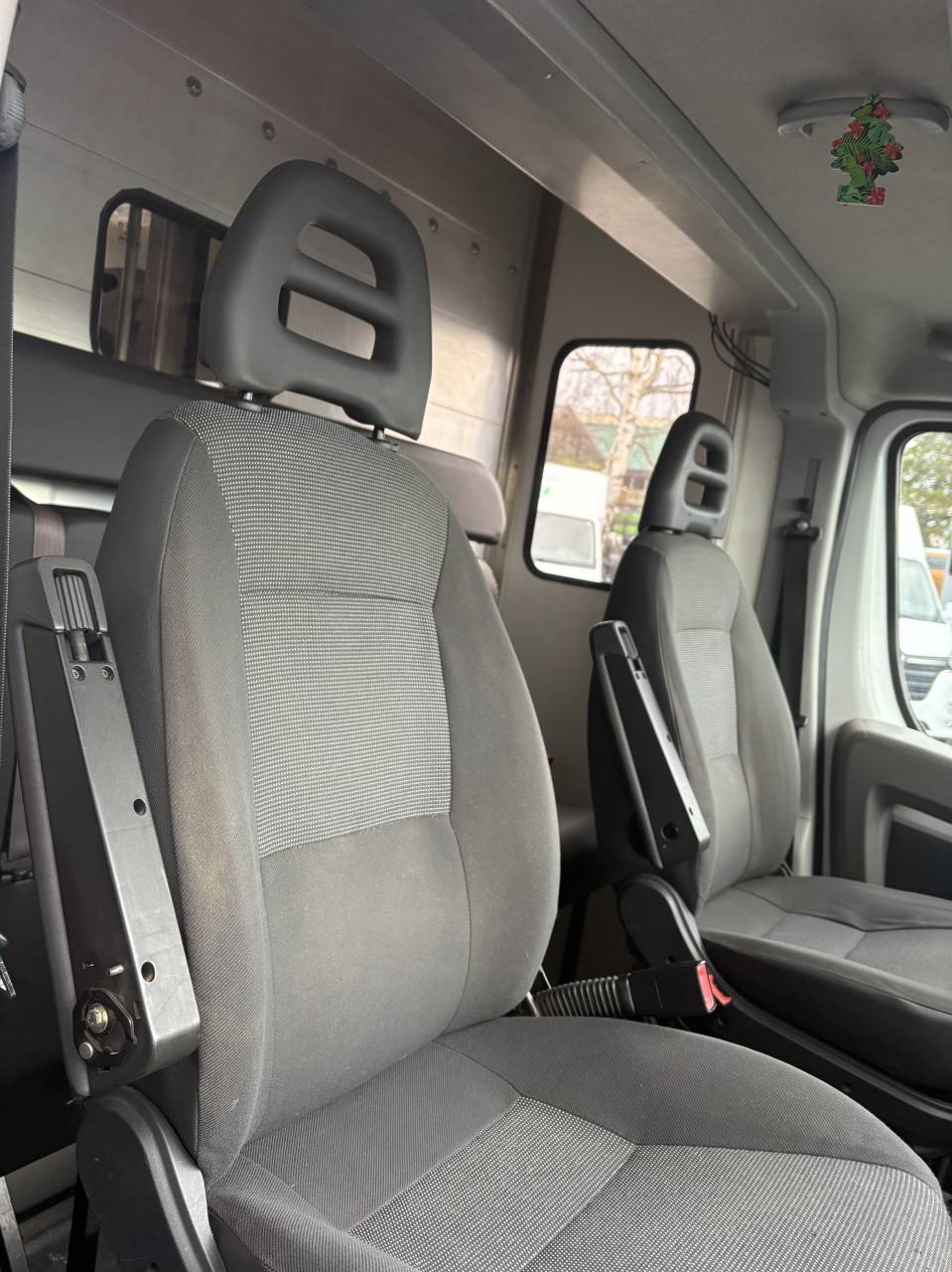 Furgoneta para caballos Les Vans Roussel  2008 De segunda mano