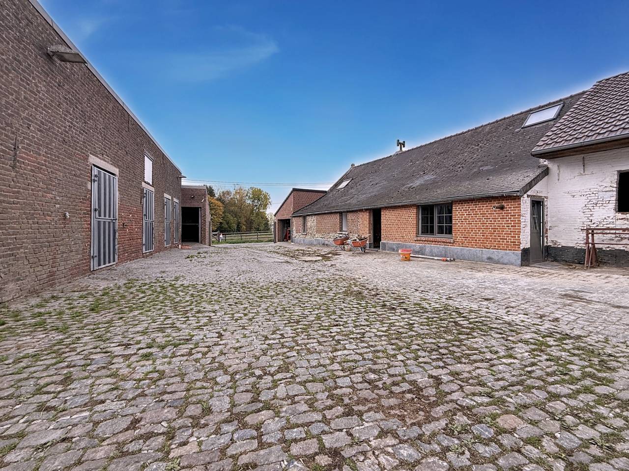 Granja ecuestre En venta Brabant-Val&oacute;n