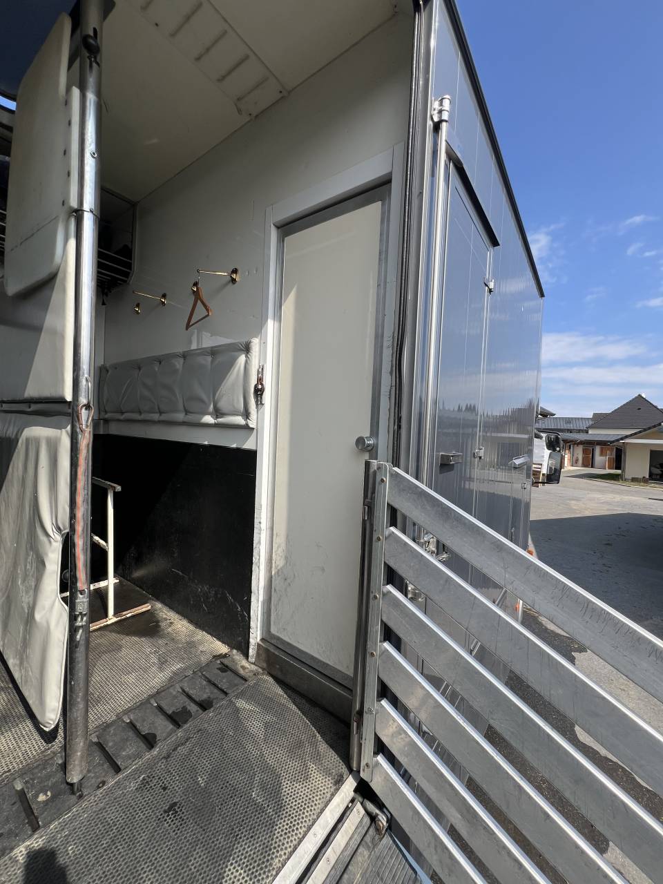 Cami&oacute;n para caballos Mercedes Atego 2004 De segunda mano