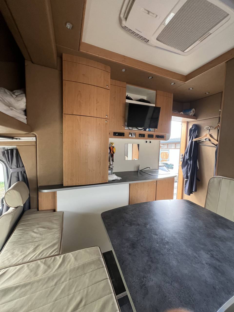 Cami&oacute;n para caballos Mercedes Atego 2004 De segunda mano