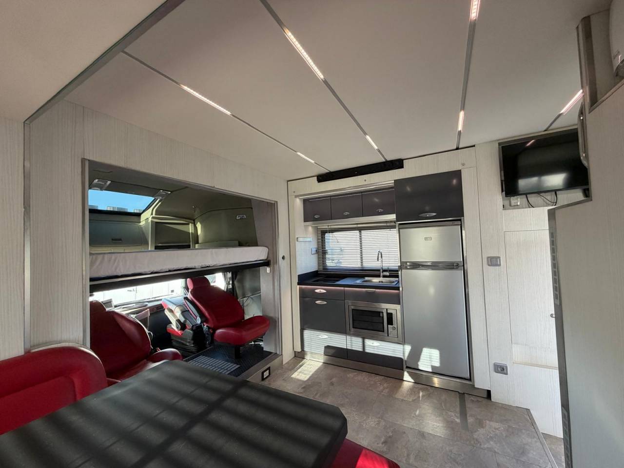 Cami&oacute;n para caballos Volvo Paillard 2017 De segunda mano