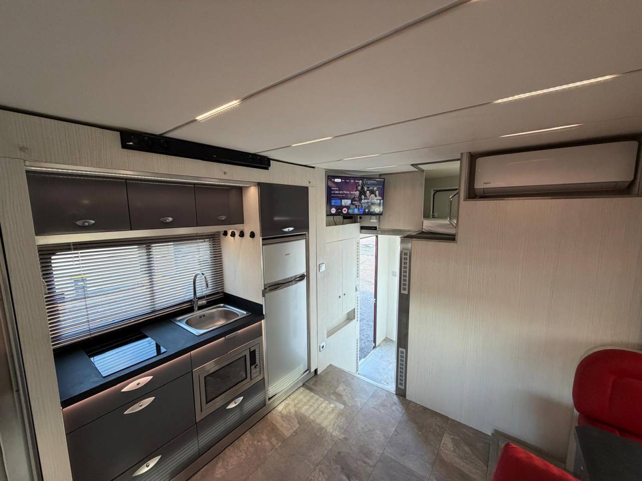 Cami&oacute;n para caballos Volvo Paillard 2017 De segunda mano