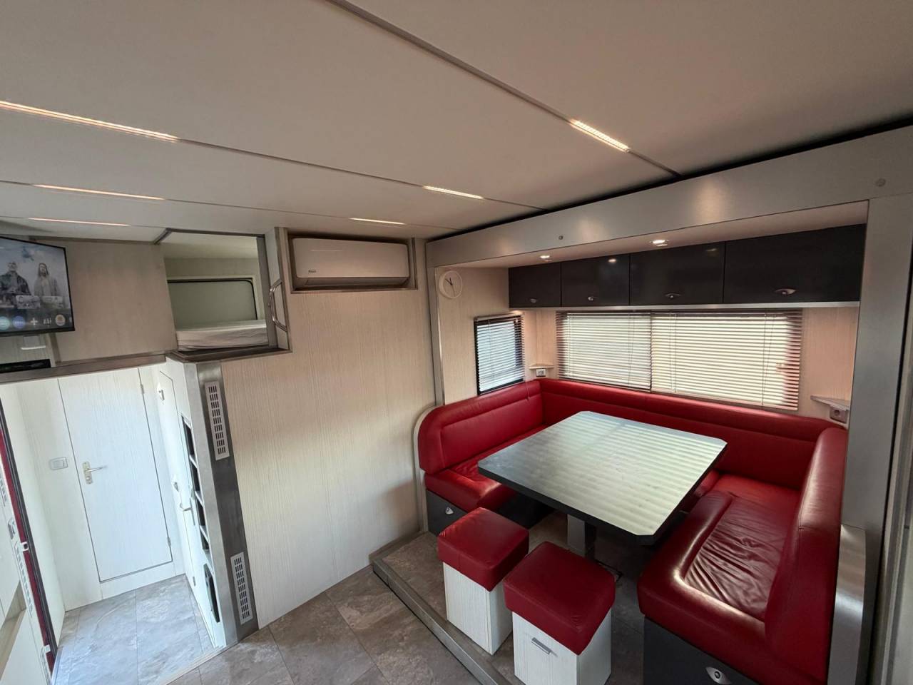 Cami&oacute;n para caballos Volvo Paillard 2017 De segunda mano