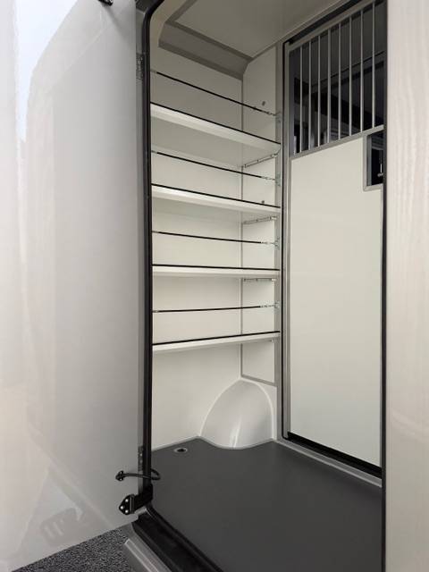 Furgoneta para caballos AKX Opel Movano 2026 Nuevo