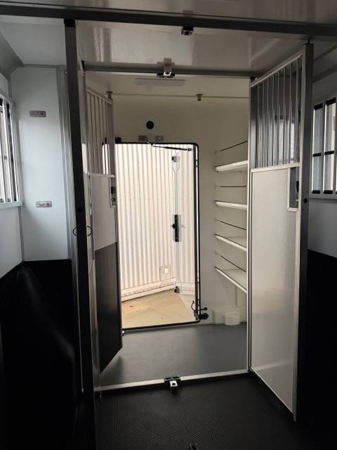 Furgoneta para caballos AKX Opel Movano 2026 Nuevo