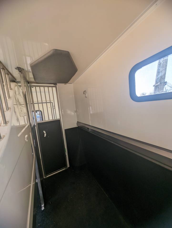 Furgoneta para caballos Ameline HARAS 3 PLACES RENAULT MASTER 2016 De segunda mano