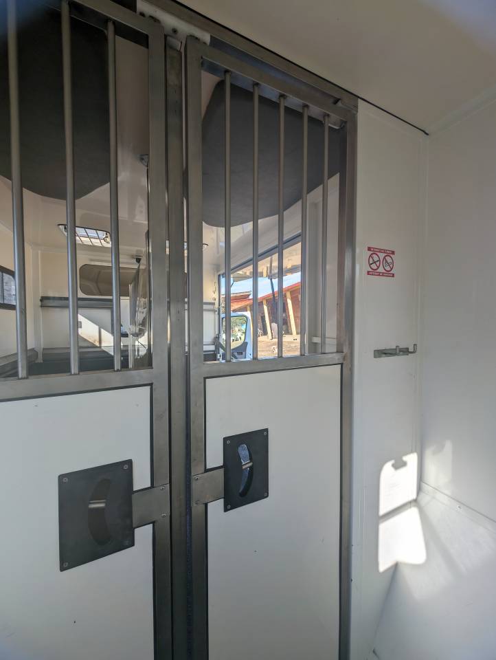 Furgoneta para caballos Ameline HARAS 3 PLACES RENAULT MASTER 2016 De segunda mano