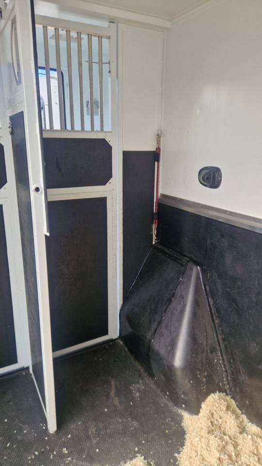 Furgoneta para caballos Theault peugeot  master 2013 De segunda mano