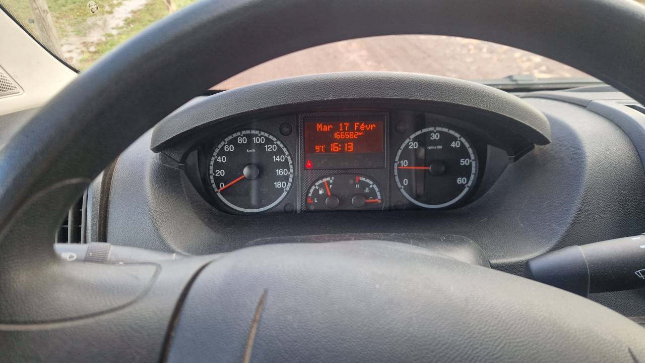 Furgoneta para caballos Theault peugeot  master 2013 De segunda mano