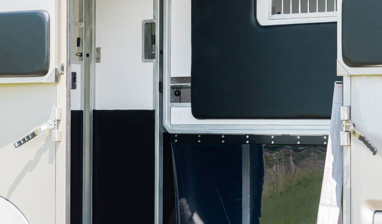 Furgoneta para caballos AKX Akx stallion 2026 Nuevo