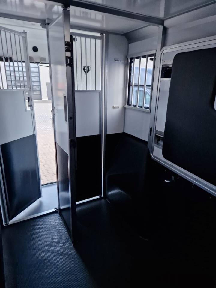 Furgoneta para caballos AKX Akx stallion 2026 Nuevo