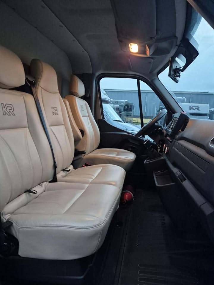 Furgoneta para caballos Krismar  2020 De segunda mano