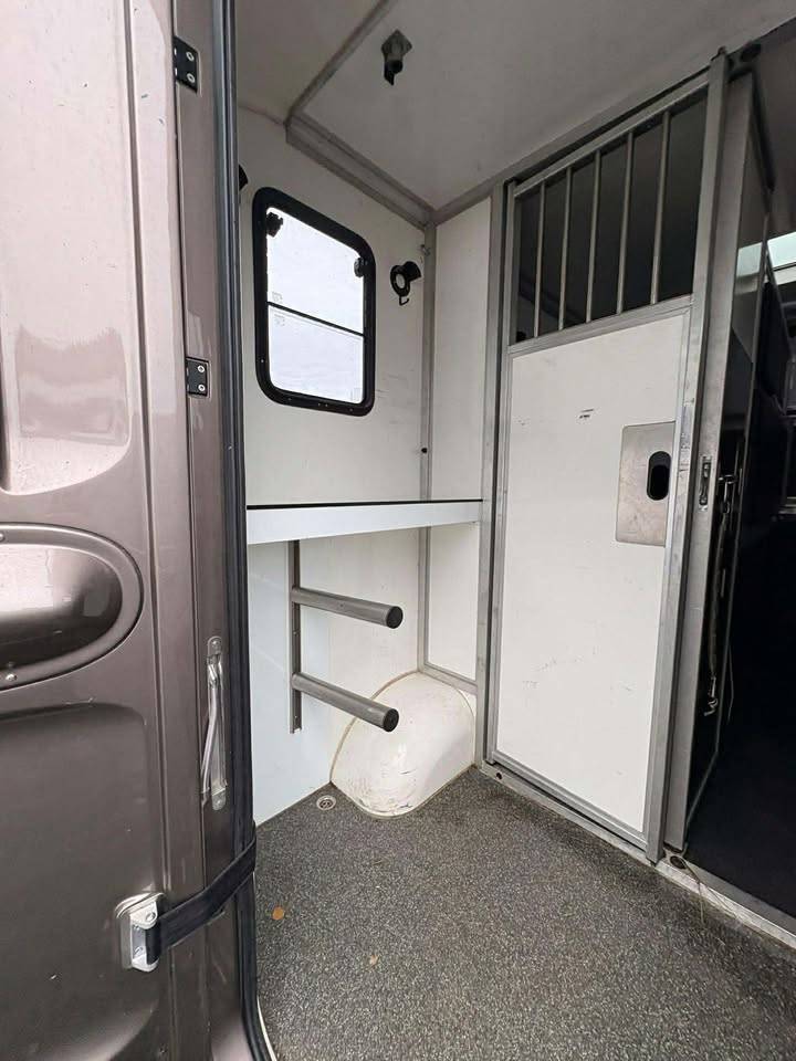 Furgoneta para caballos Krismar  2020 De segunda mano