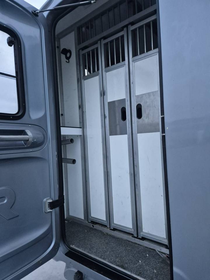 Furgoneta para caballos Krismar  2023 De segunda mano