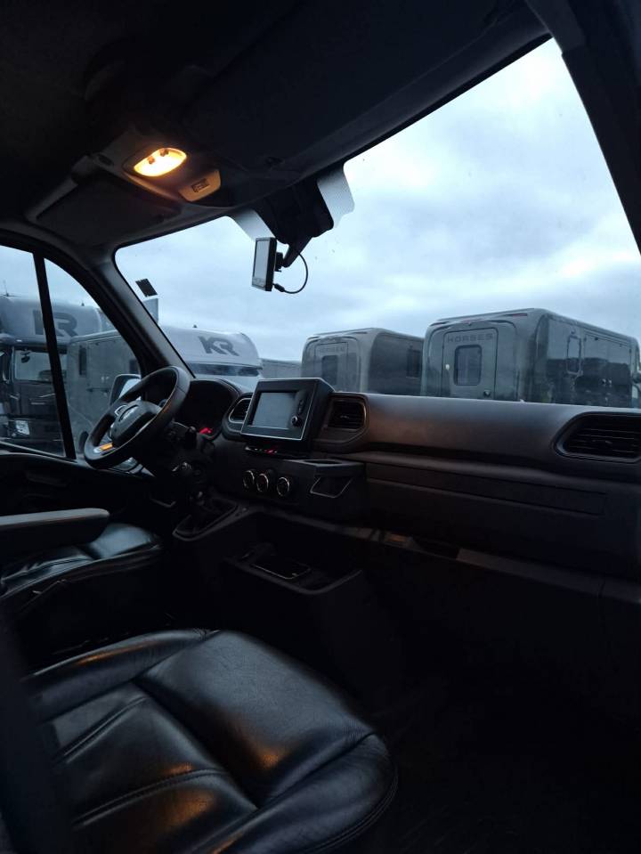 Furgoneta para caballos Krismar  2023 De segunda mano