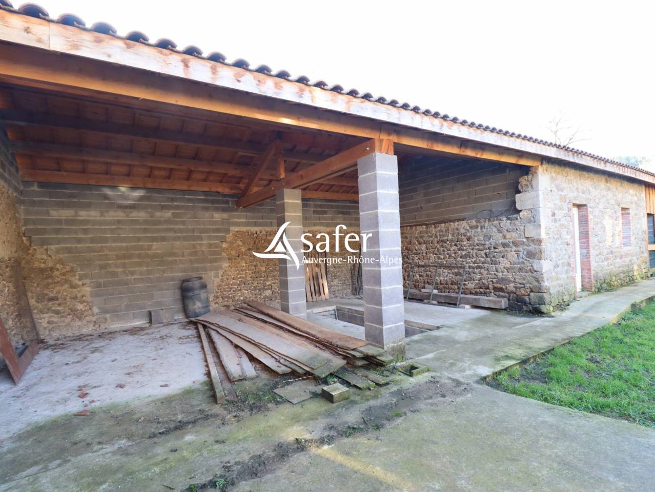 Explotaci&oacute;n porcina En venta Puy-de-D&ocirc;me