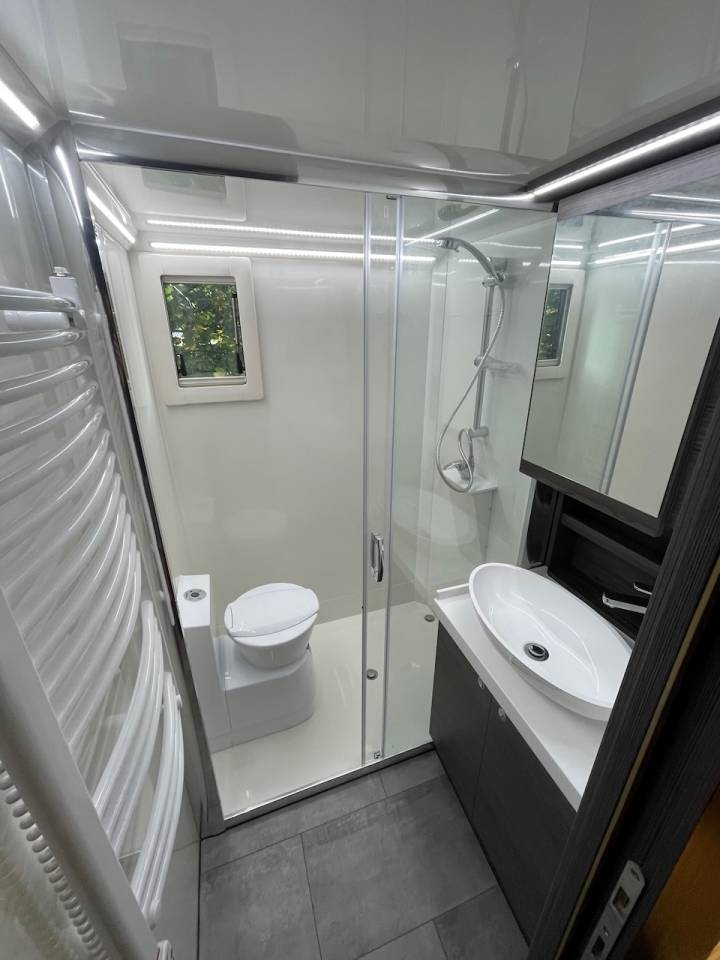 Cami&oacute;n para caballos Scania SCANIA 0 De segunda mano