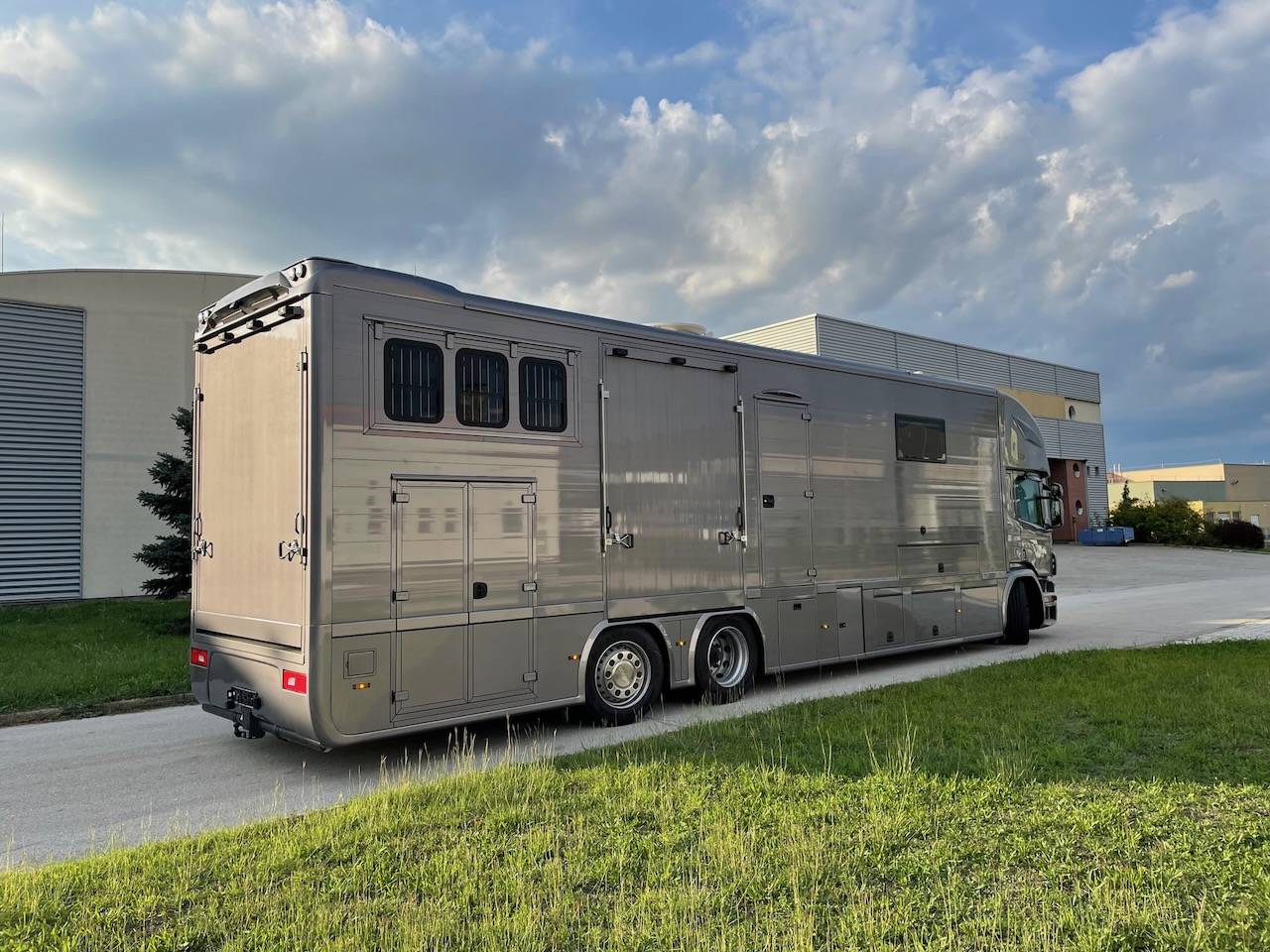 Cami&oacute;n para caballos Scania SCANIA 0 De segunda mano