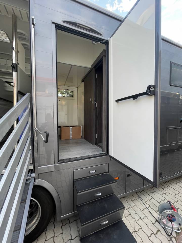 Cami&oacute;n para caballos Scania SCANIA 0 De segunda mano