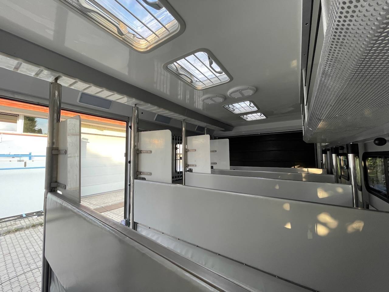 Cami&oacute;n para caballos Scania SCANIA 0 De segunda mano