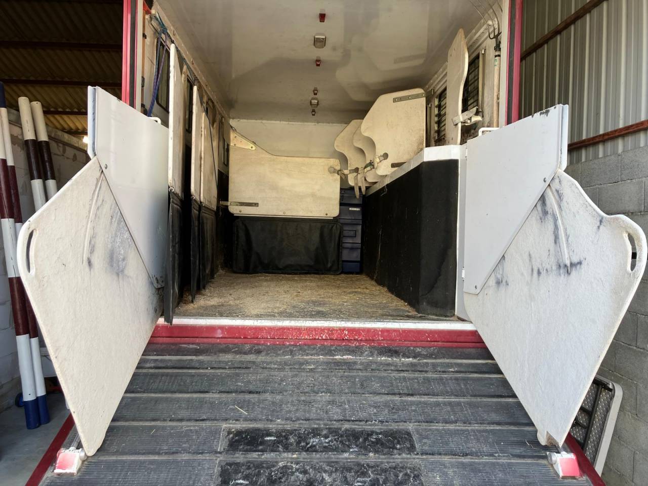 Cami&oacute;n para caballos Renault M200 1992 De segunda mano