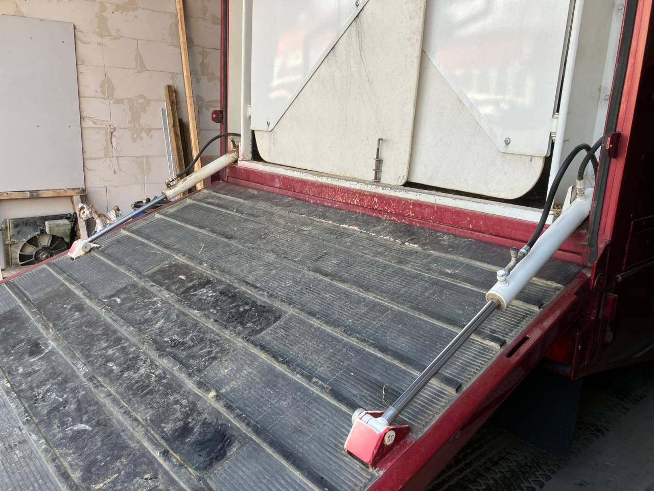 Cami&oacute;n para caballos Renault M200 1992 De segunda mano