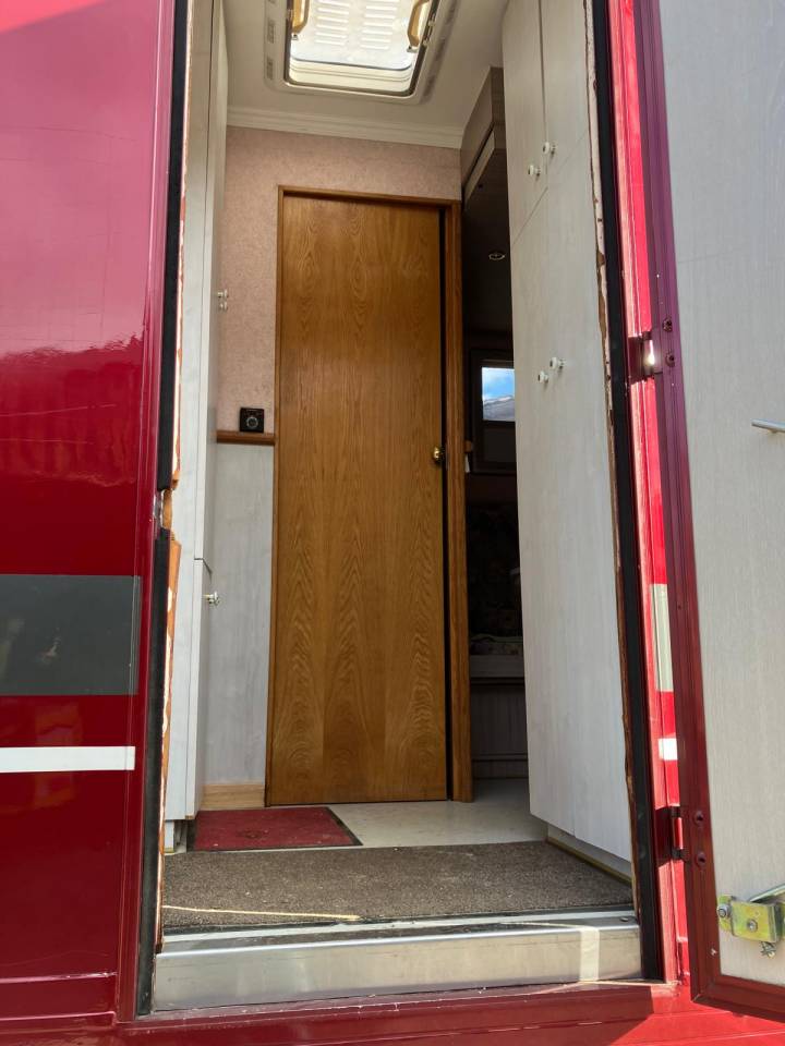 Cami&oacute;n para caballos Renault M200 1992 De segunda mano