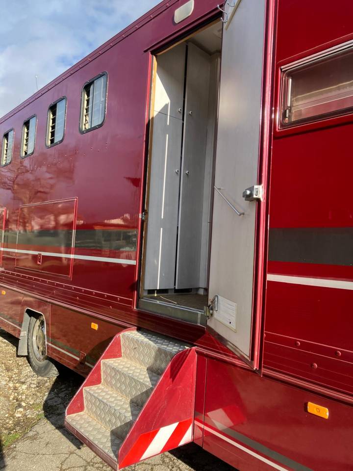 Cami&oacute;n para caballos Renault M200 1992 De segunda mano