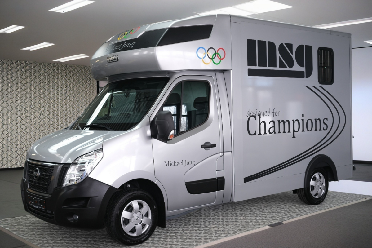 Furgoneta para caballos Otra marca NISSAN 0 Nuevo