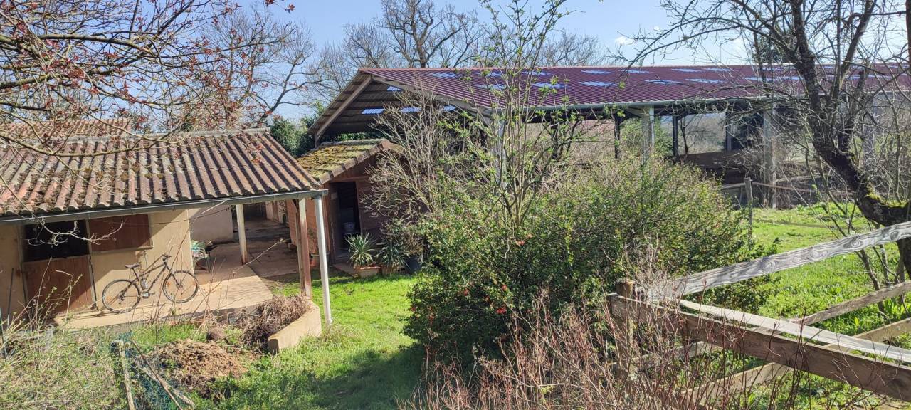 Cuadra de propietarios En venta Allier