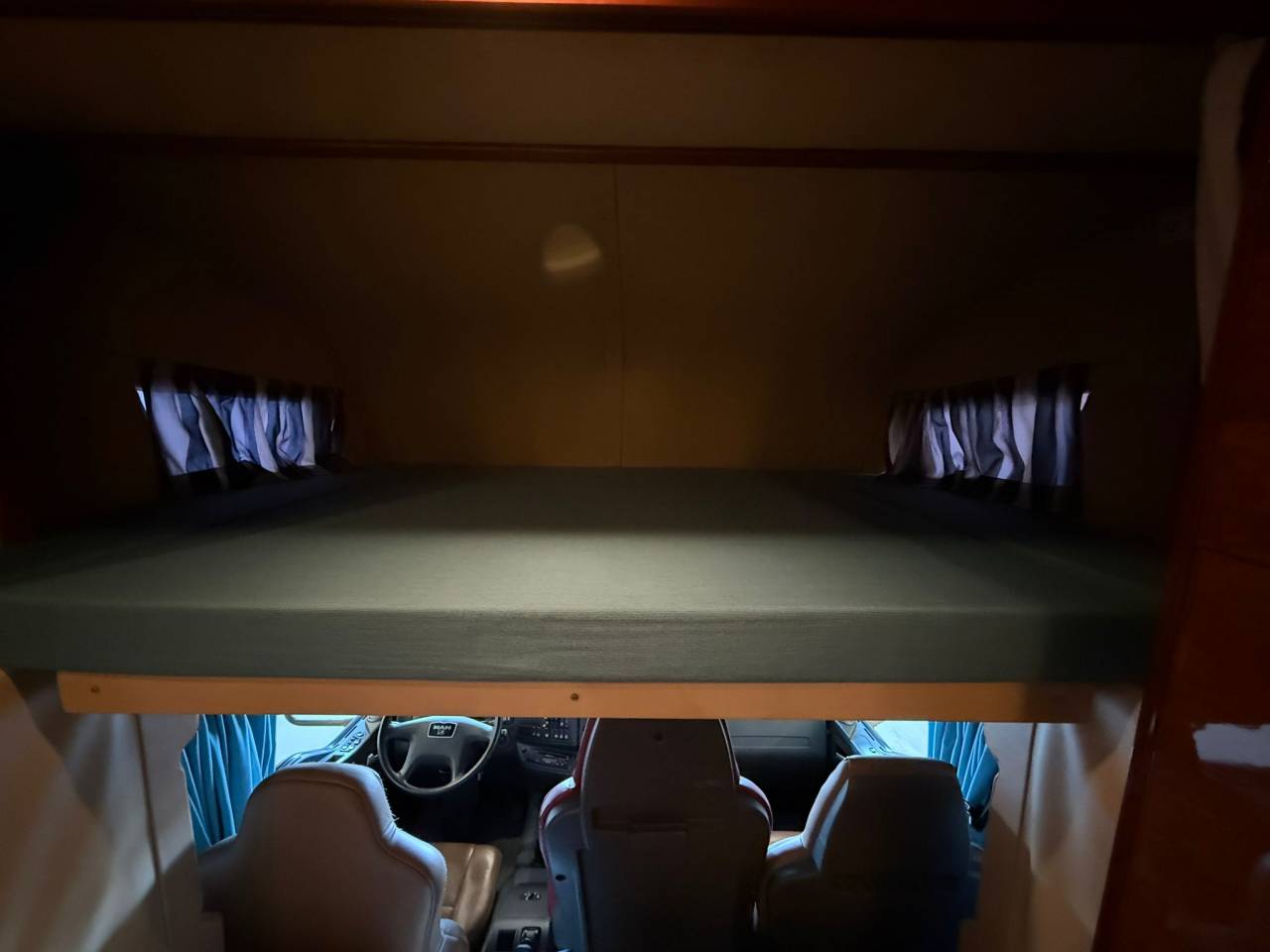 Cami&oacute;n para caballos Man 12.240 2008 De segunda mano