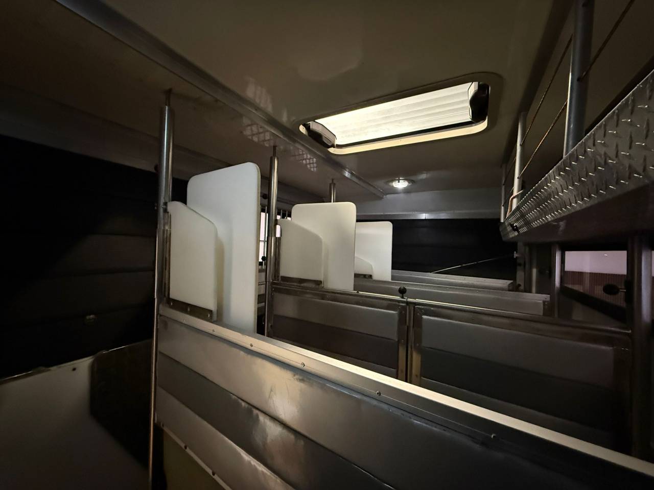 Cami&oacute;n para caballos Man 12.240 2008 De segunda mano